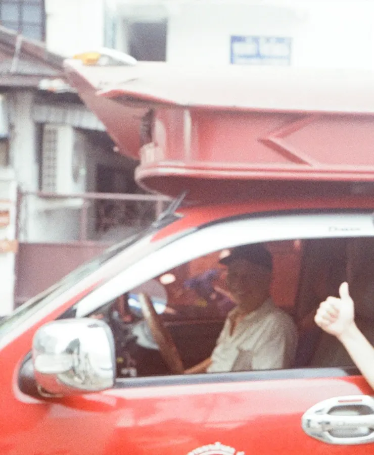 可愛的雙條車司機