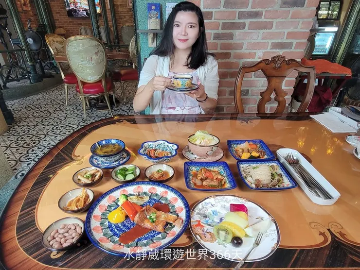 水上明月提供一泊三食，超浮誇的下午茶、晚餐、早餐既華麗又豐盛！