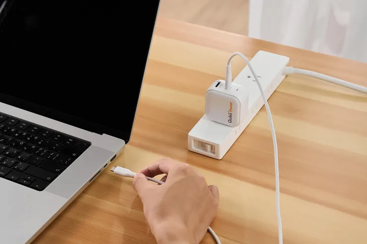 圖說：新品Qubii Power結合熱賣的Qubii Dou及口袋快充功能，快速充電也能同時自動備份。（資料來源：Maktar）