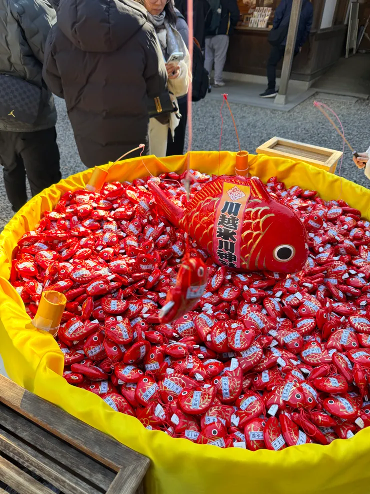 很多平安雕,新奇的抽籤方式