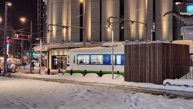 車站外的福井鐵道電車