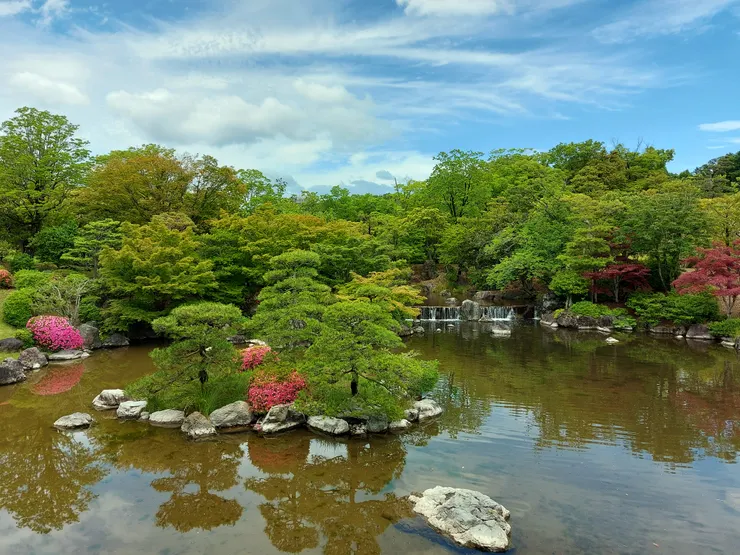 心字池瀑布一隅