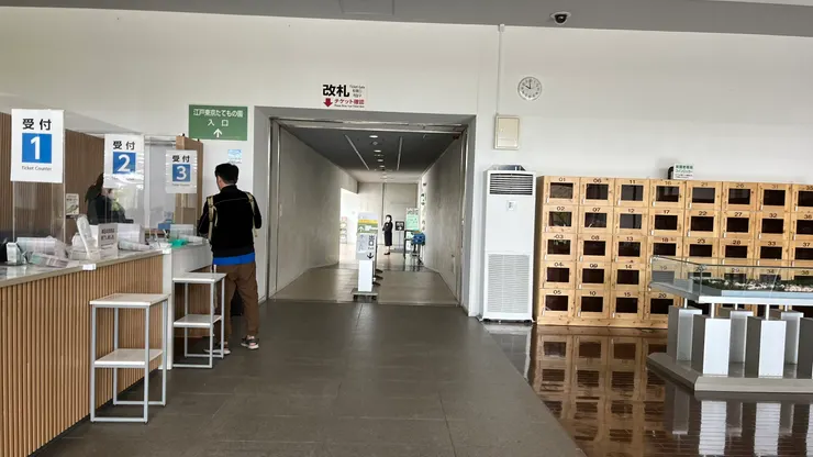 出入口在同一個地方。