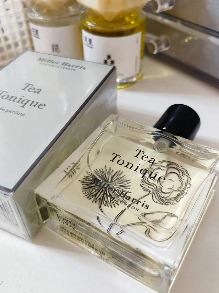 玻璃瓶 (反面) 有我喜歡的植物線條小插畫 🌿🌿🌿