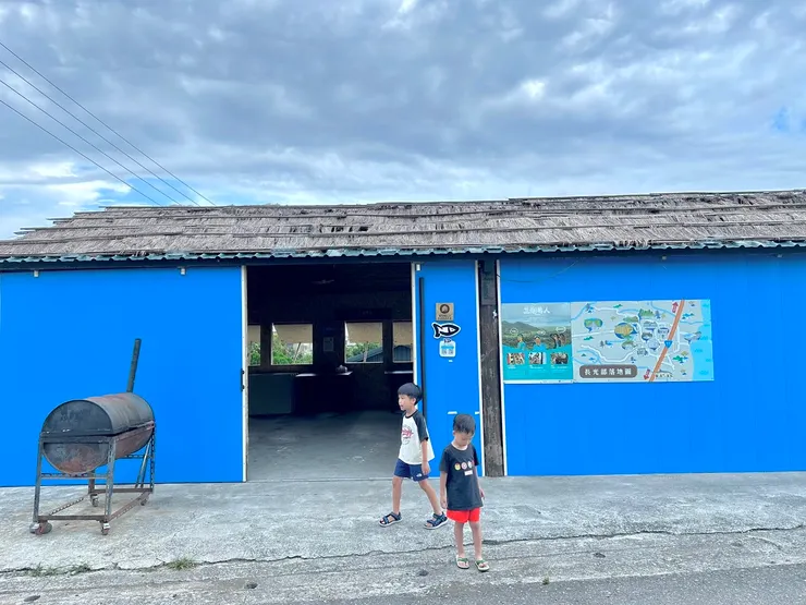 三個男人的餐廳門口