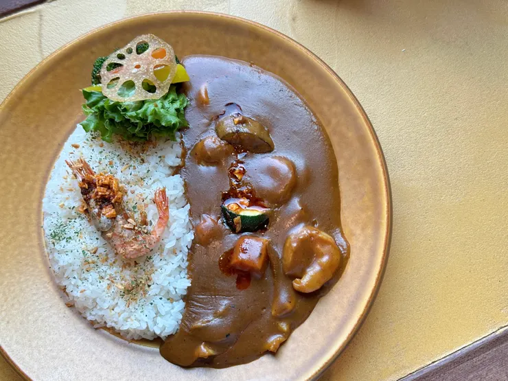 《円山教授。北円山店》招牌煮込み浜カレー（慢燉海鮮咖哩）