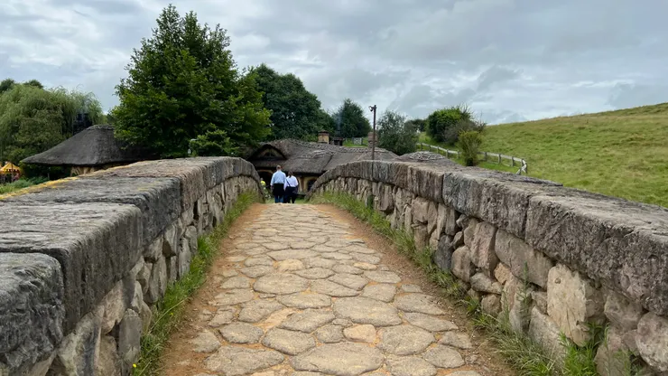 導覽結束,前往綠龍酒館