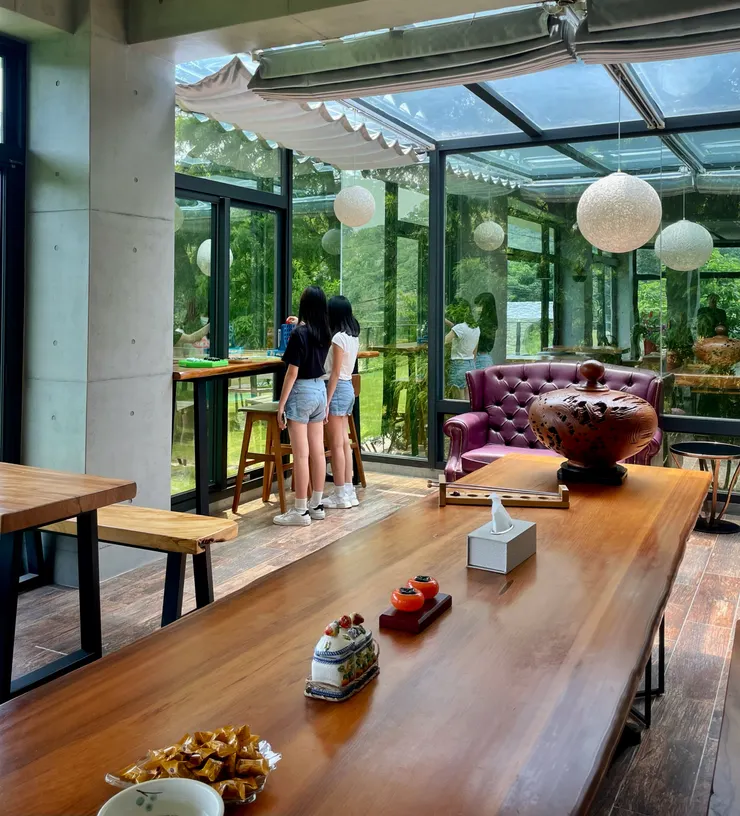 餐廳旁休憩區擺放許多智慧桌遊