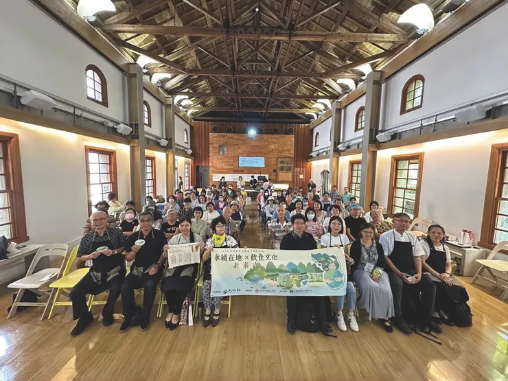 ▲“主婦聯盟環境保護基金會”2024年6月28日在國立臺灣博物館小白宮舉辦公共論壇「打造臺灣永續飲食文化的在地未來式」大合照。（照片提供：吳碧霜）