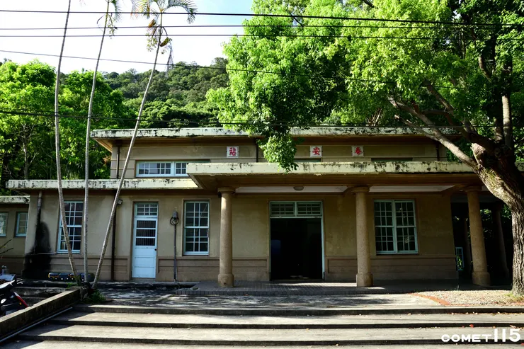 水平線條為主的站房與同時期重建的銅鑼站是一樣的設計