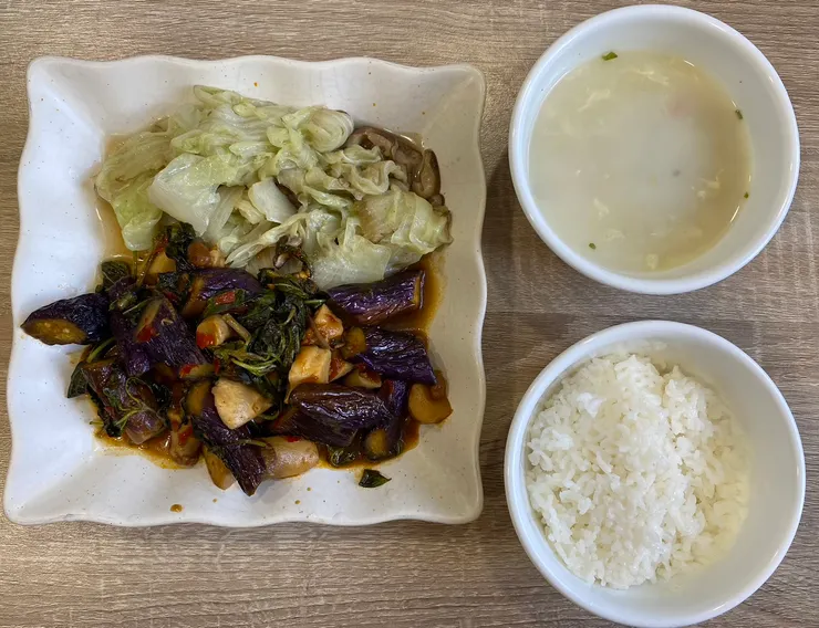 塔香茄子+白菜滷+玉米濃湯