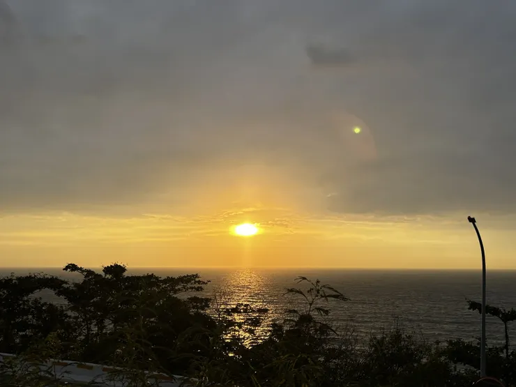 民宿前的落日景色