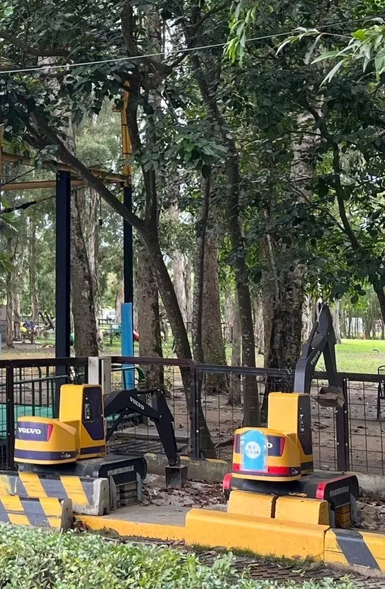 挖土機投幣式搖搖車，真的可以挖土！小心小孩一上去就不想下來了