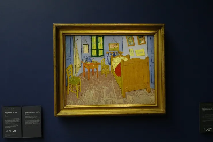文森特·梵高（Vincent van Gogh）的著名作品《在阿爾勒的臥室》（Bedroom in Arles）。 