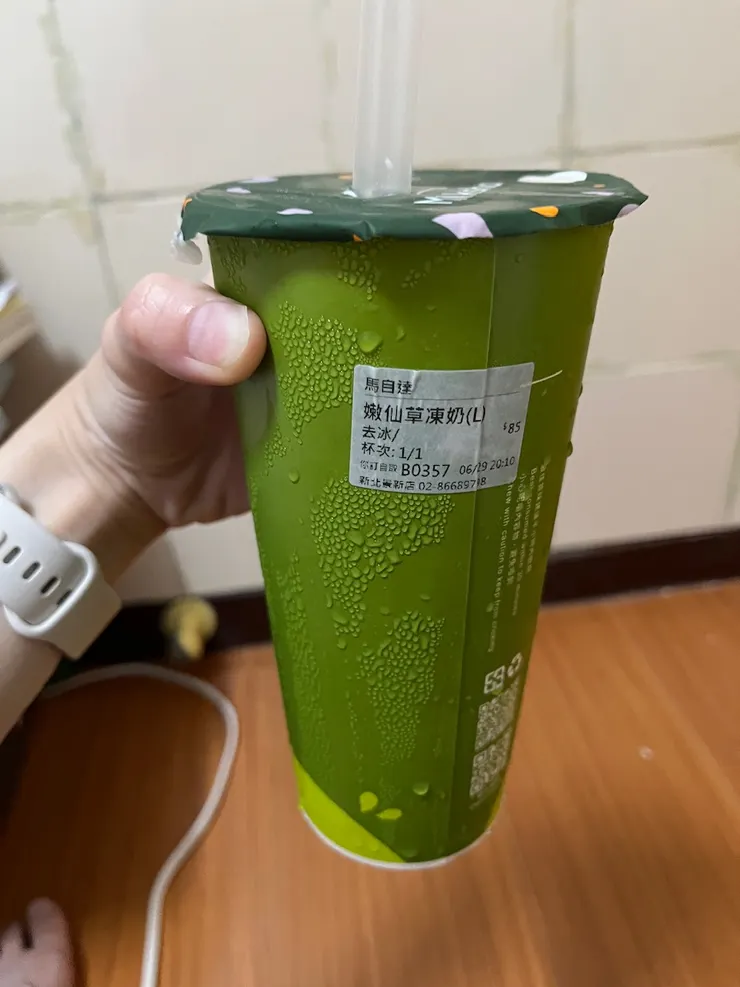 陪我一起飆汗的嫩仙草凍奶。