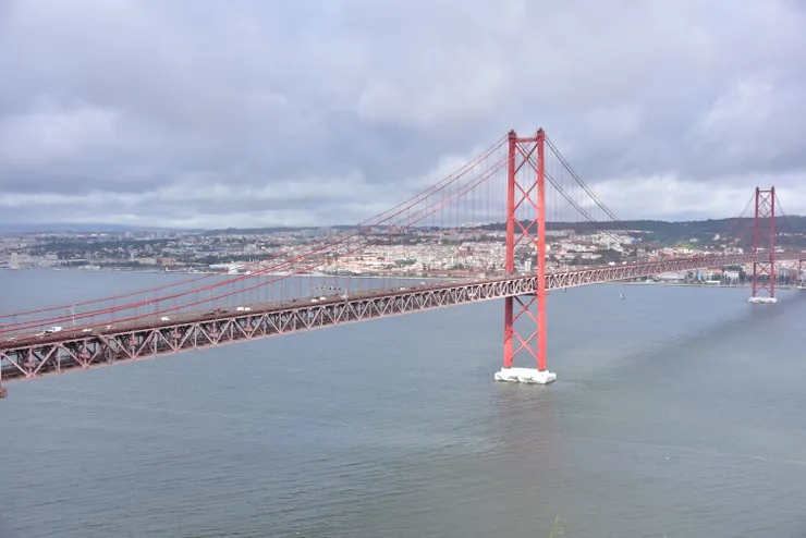 在大耶穌像前，能以更好的角度和距離拍攝425大橋。