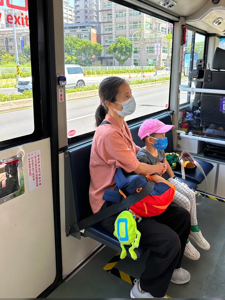 總共只有9個座位，預約系統一個場次也是只能預約9個人。