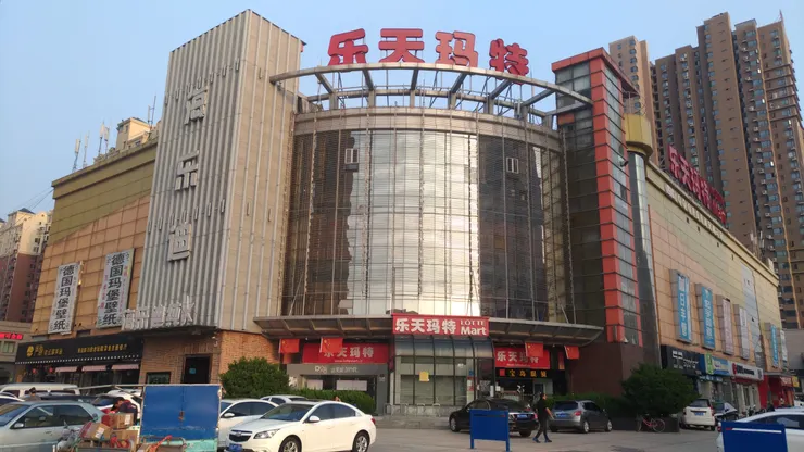 樂天集團旗下賣場被抵制，商場人潮一夕冷清；一場風向轉變就能改寫品牌命運，別小看市場與情緒的力量。