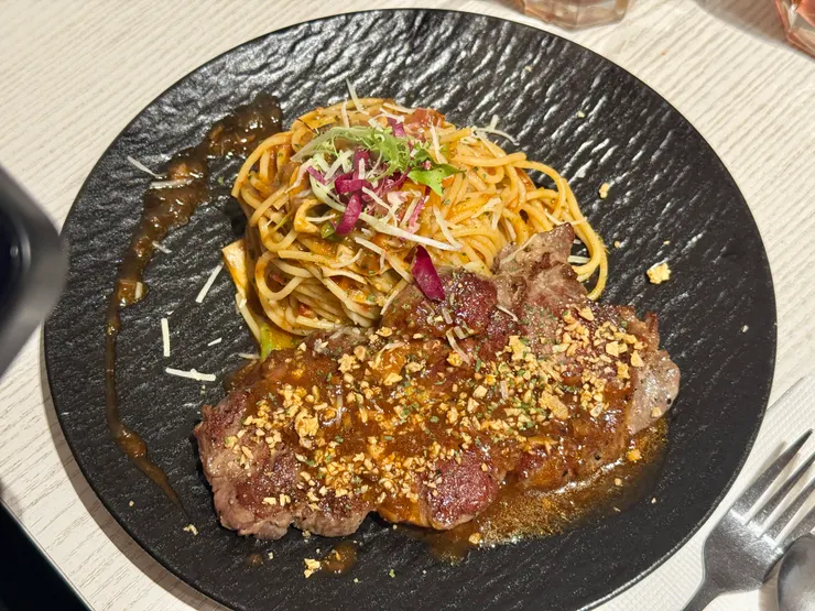 美國頂級蒜味沙朗心牛排義大利麵   420元