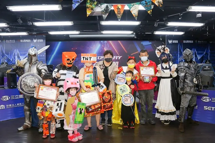 市府往年規劃多元親子電競同樂活動，如Coslpay親子電競趴、電競親子營等，今(112)年度《Just+Dance》娛樂賽，為民眾提供一個充滿趣味和健康的電競舞台，打造一場專屬於新北電競基地的親子同樂會。