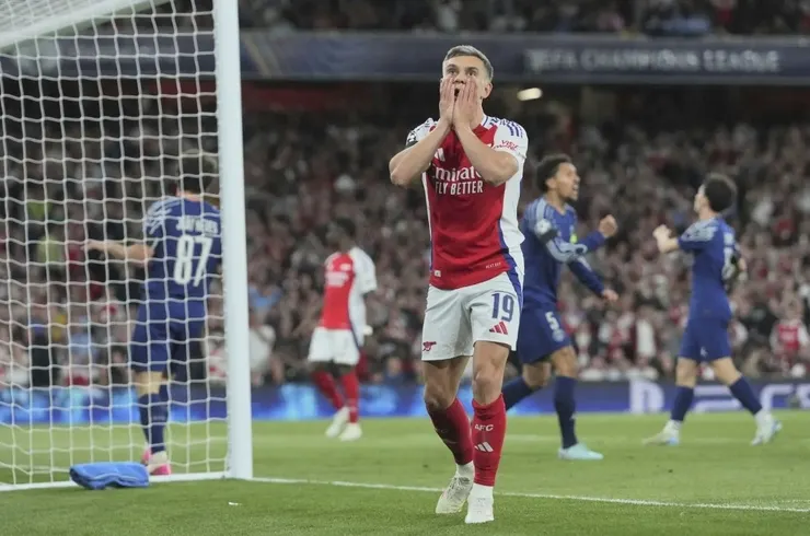 托沙將射門被救出後一臉無奈