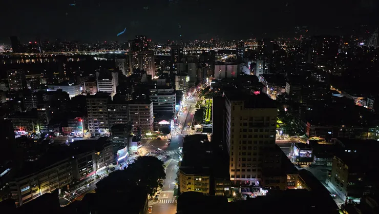 27樓房間所看出去的夜景!