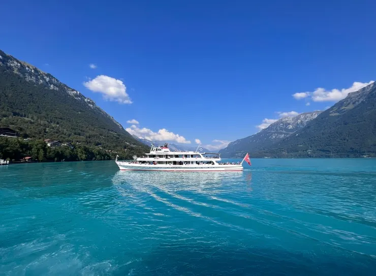 離開小鎮，搭船回茵特拉根