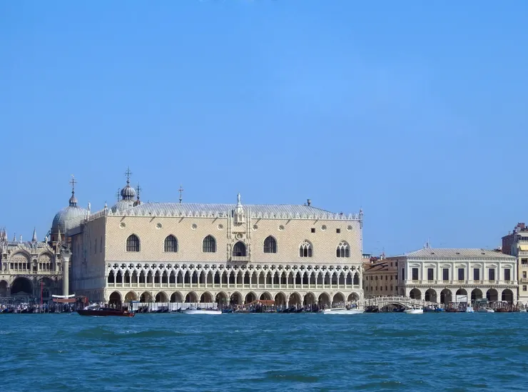 由海上望向總督宮