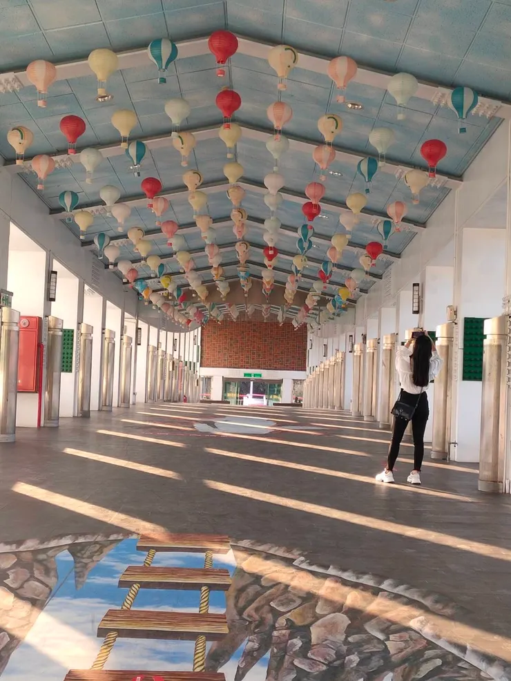 同場加映│關廟服務區的空橋✨這是爸爸拍的我的背影❤️