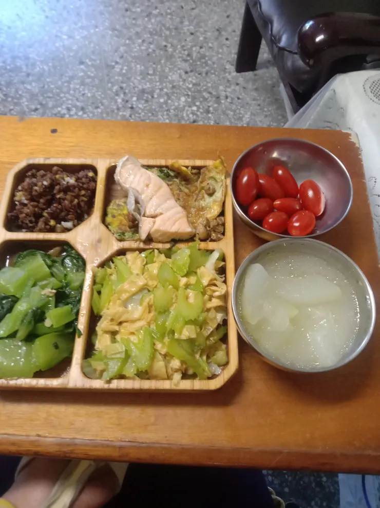 今晚是恩典牌的211餐盤