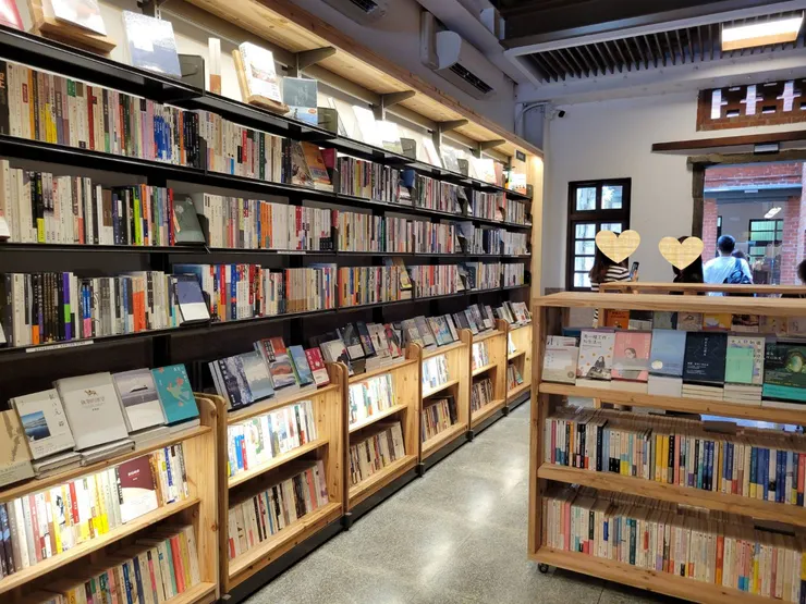 郭怡美書店藏書眾多