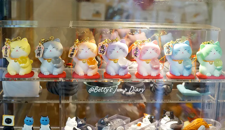 ▲竹北貓角落-七彩好運招財貓/圖片來源：Betty's Jump Diary