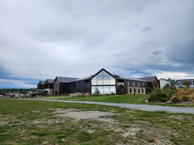 YHA後門走出來的草地