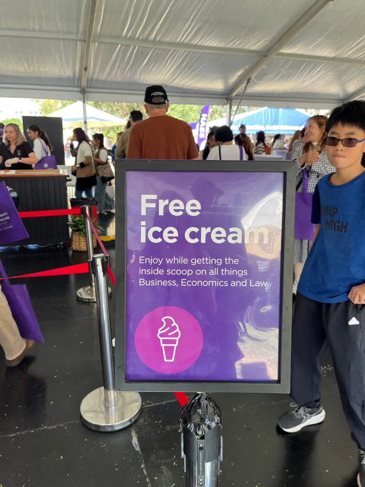 像這樣有時候就會有free food!!