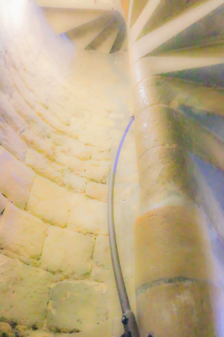 高塔內部最後一哩路的樓梯