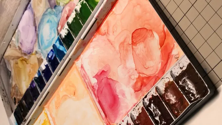 覺得水彩盤中的粉橘色很適合這一次的創作