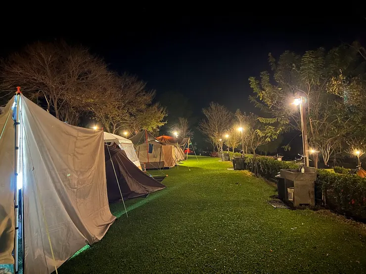 天氣冷,都在帳內休息。