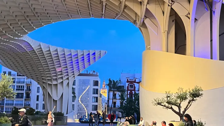 城市陽傘畫框看見的城市風景