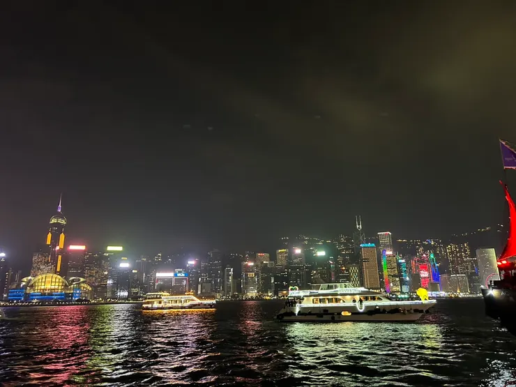 香港-維多利亞港||越夜越熱鬧，海上都是船隻