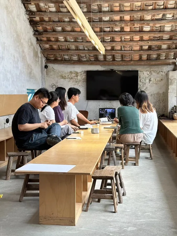 工作室開會場景