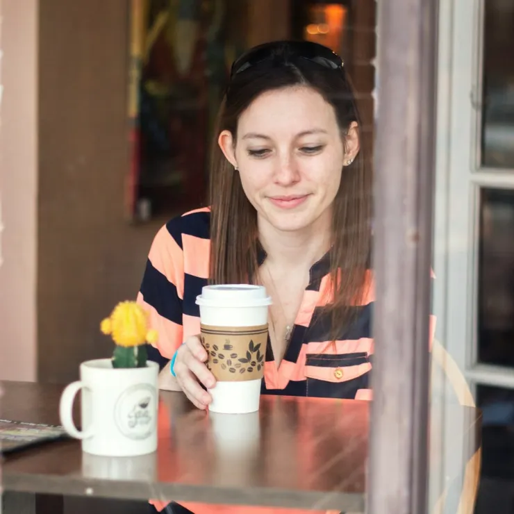 研究發現，平均每天攝取約315毫克咖啡因（約三小杯或一又二分之一大杯咖啡）的女性，更有可能達到上述健康老化的標準。