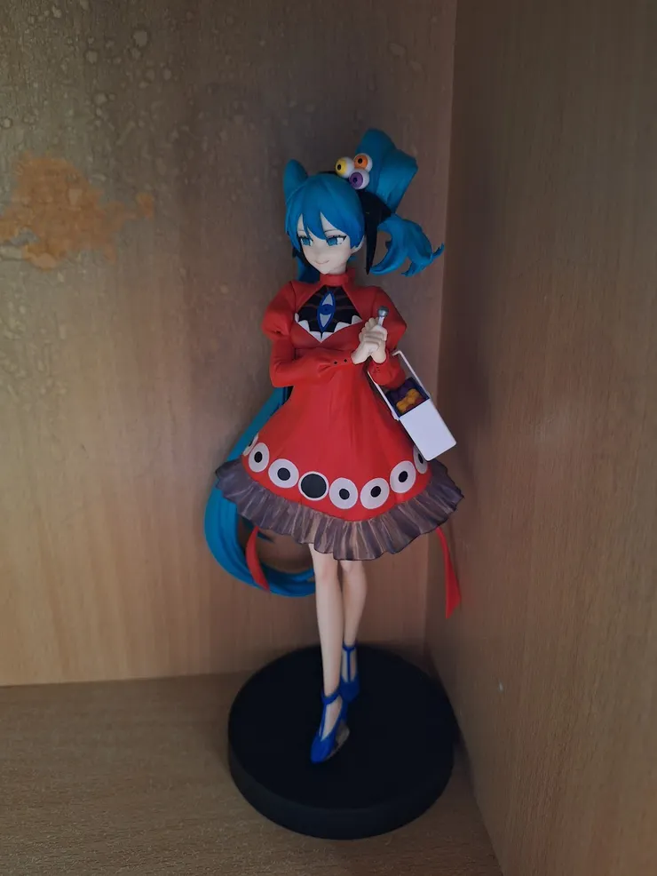 在陰暗處的樣子有點可怕..