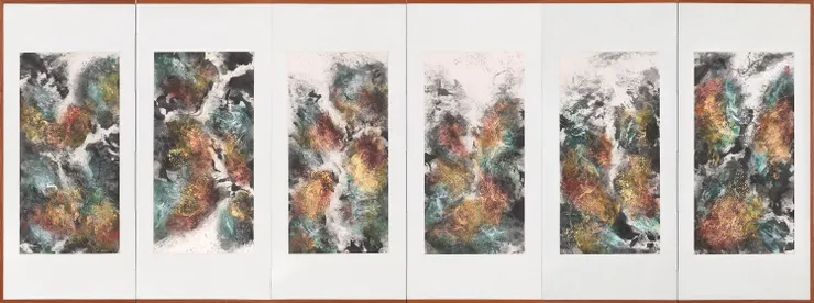 飛焰萬重山 Autumn fires all over mountains , 水墨金泥紙本 Ink, Gold mud on paper, 2023, 103 x 276 x 2 cm 