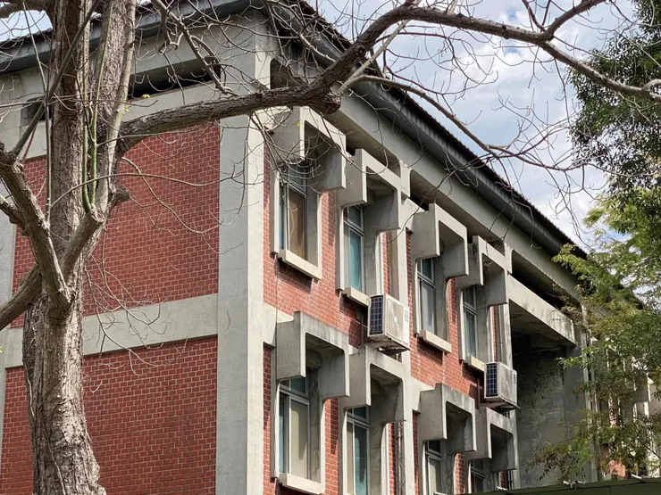 遮陽板與窗台的細節