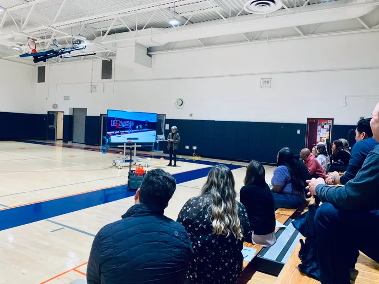 韻律課程的老師介紹,聽說撥放的示範影片正式昵昵那組的舞蹈