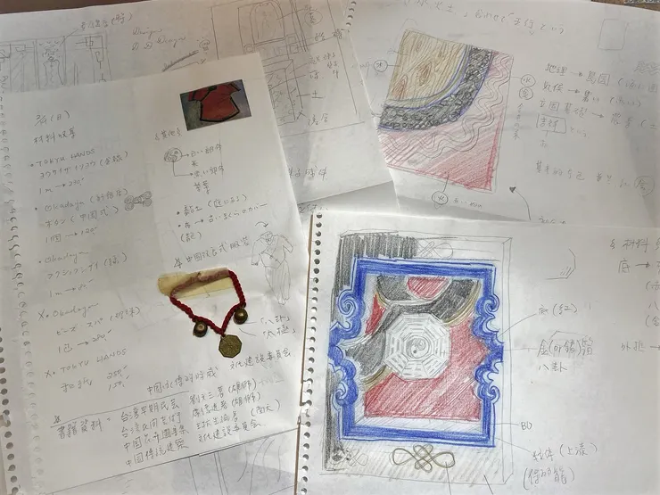 作品資料集。留存的發想過程、材料收集、資料來源、設計草圖等等。