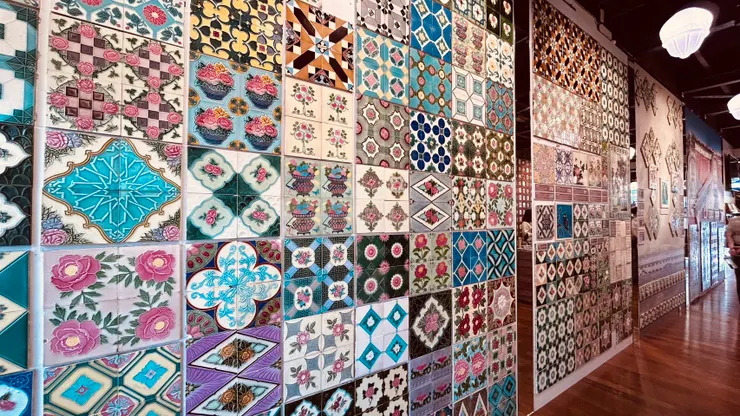 最令人震撼的是這面花磚大牆