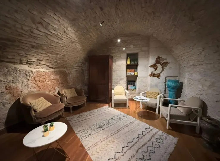 像洞穴的公共空間