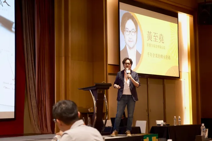 千年企業的傳承密碼，從來不是選對接班人，而是建立一套讓組織在交接之後，依然能穩定運轉的系統。（圖/黃至堯博士）