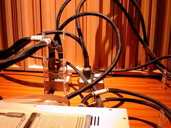 供電部分拉了四組電源專線